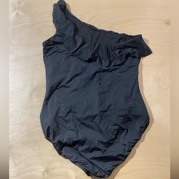 Hilor Black One-Shoulder Swimsuit 16 (MO) - Picture 6 of 8